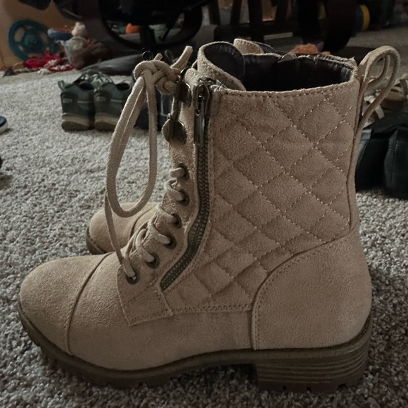 Women's Tan Lace-Up Boots - Picture 2 of 5